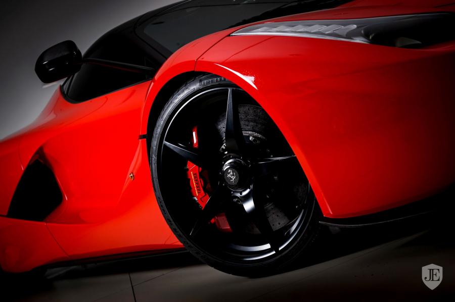Детали экстерьера Ferrari LaFerrari Rosso Corsa 2014 года  (фото 3 из 19)